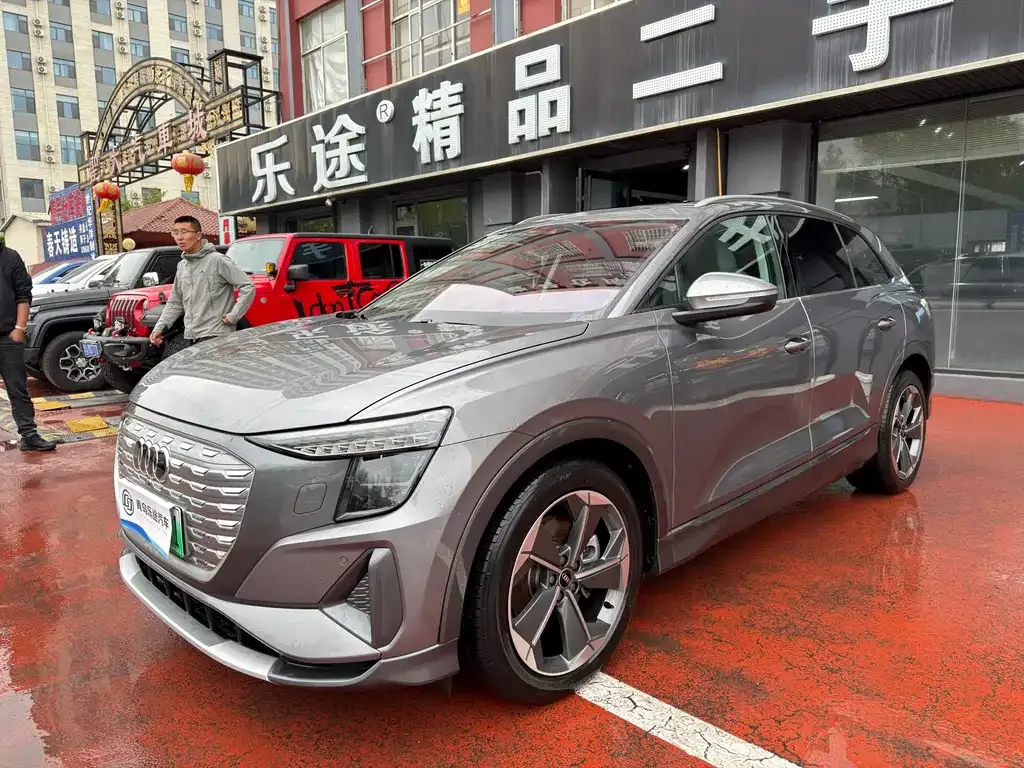 Audi Q5 e-tron — фото 10