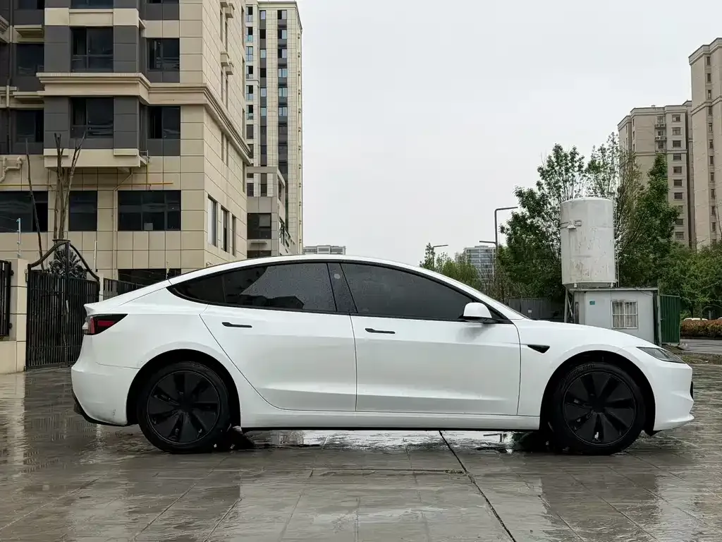 Tesla Model 3 — фото 4