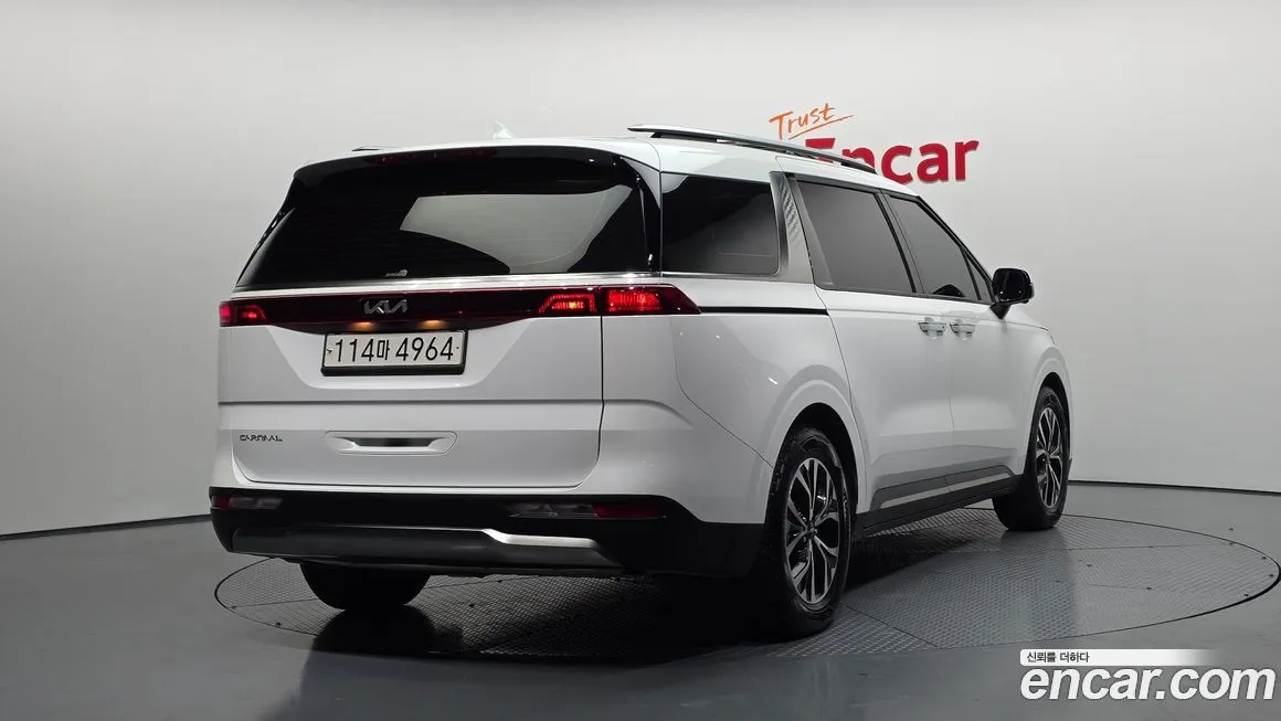 Kia Carnival — фото 4
