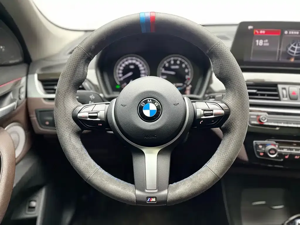 BMW X1 — фото 8