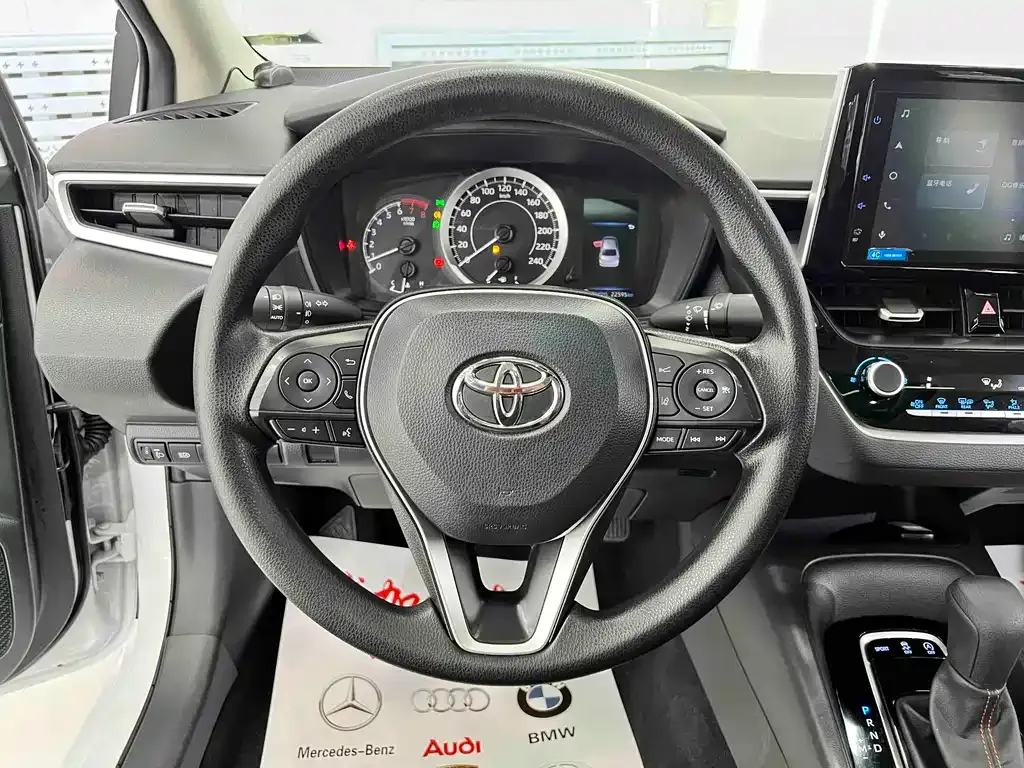 Toyota Corolla — фото 8