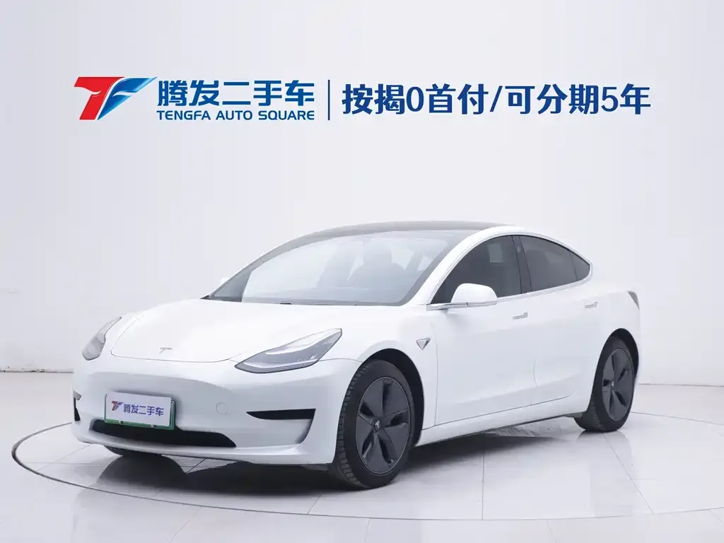 Tesla Model 3 — фото 1