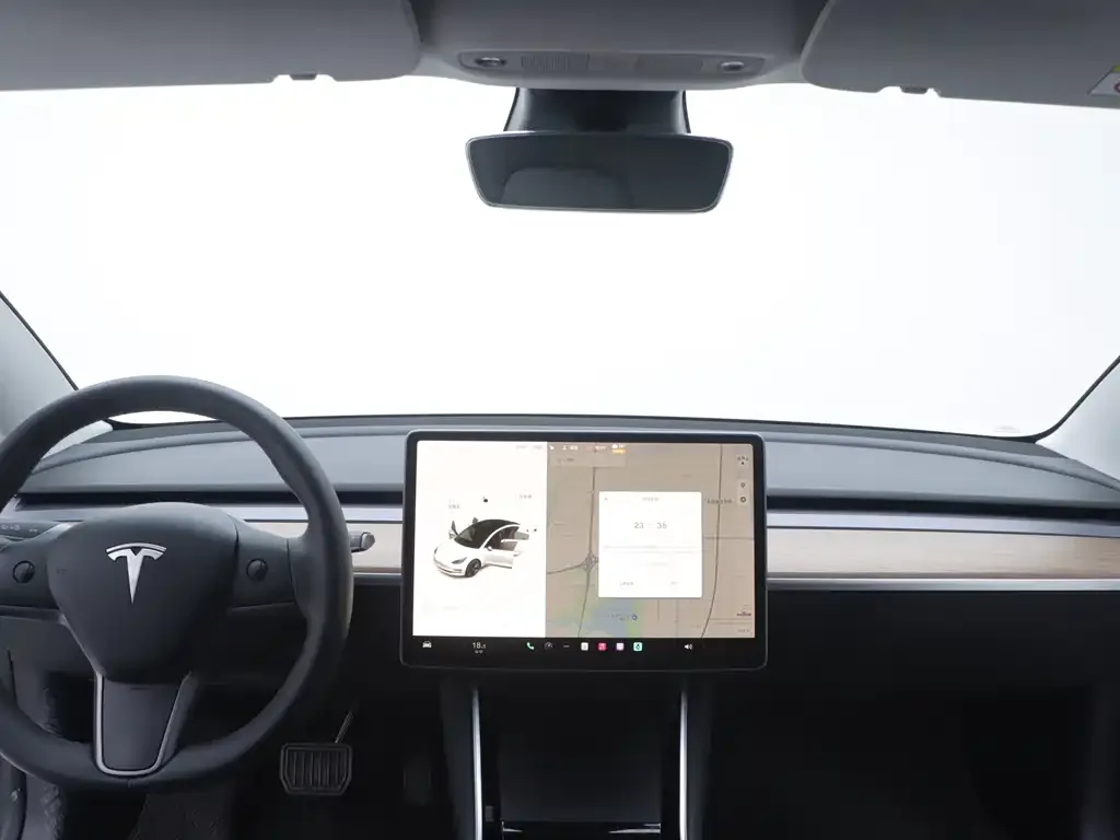 Tesla Model 3 — фото 2