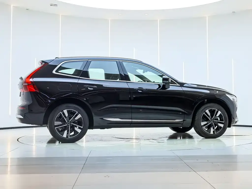 Volvo XC60 — фото 10