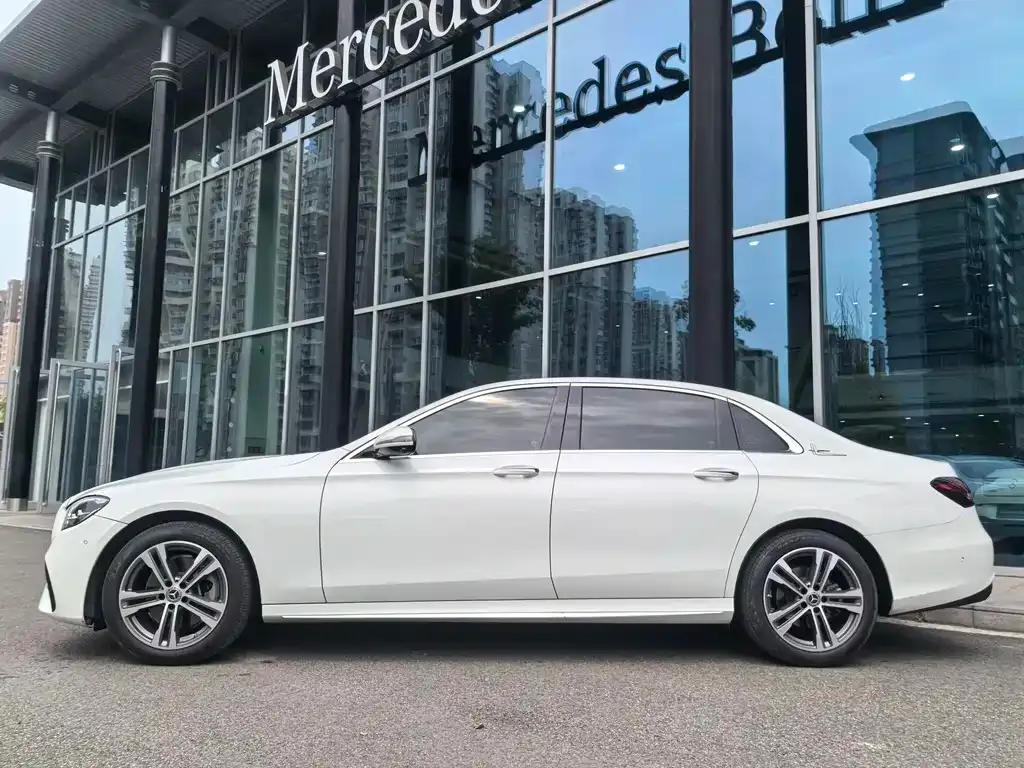 Mercedes-Benz E-Class — фото 3