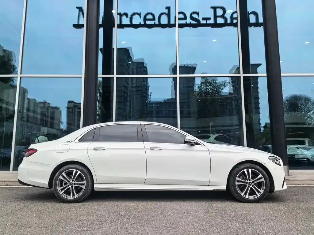 Mercedes-Benz E-Class — фото 8
