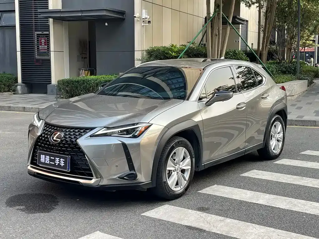 Lexus UX — фото 1