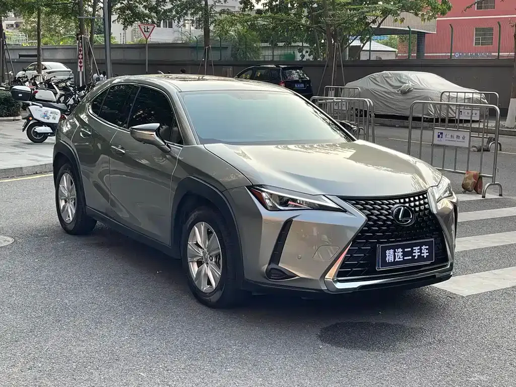 Lexus UX — фото 8