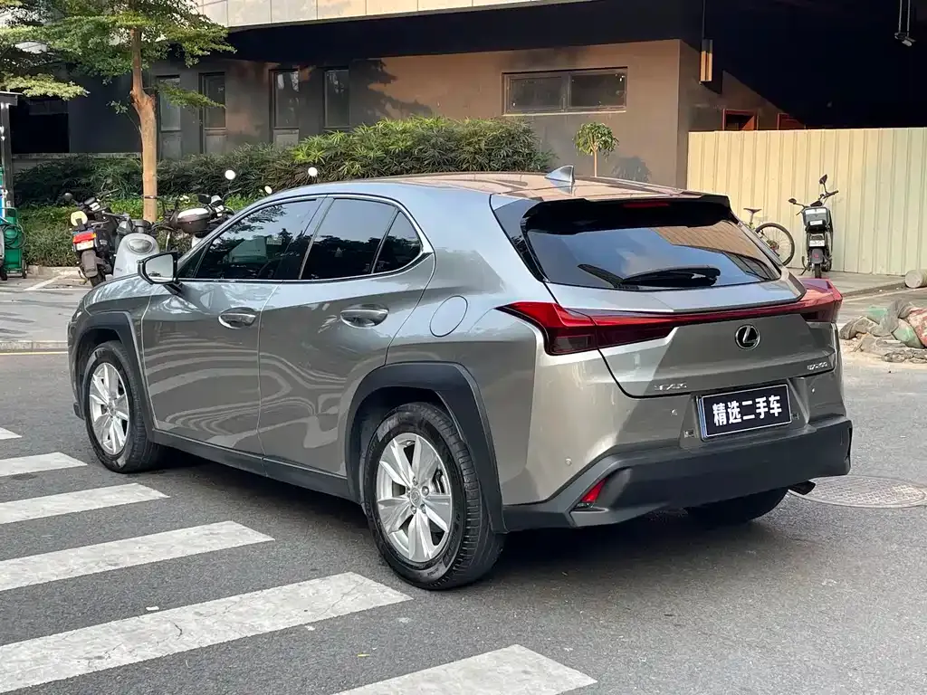 Lexus UX — фото 7