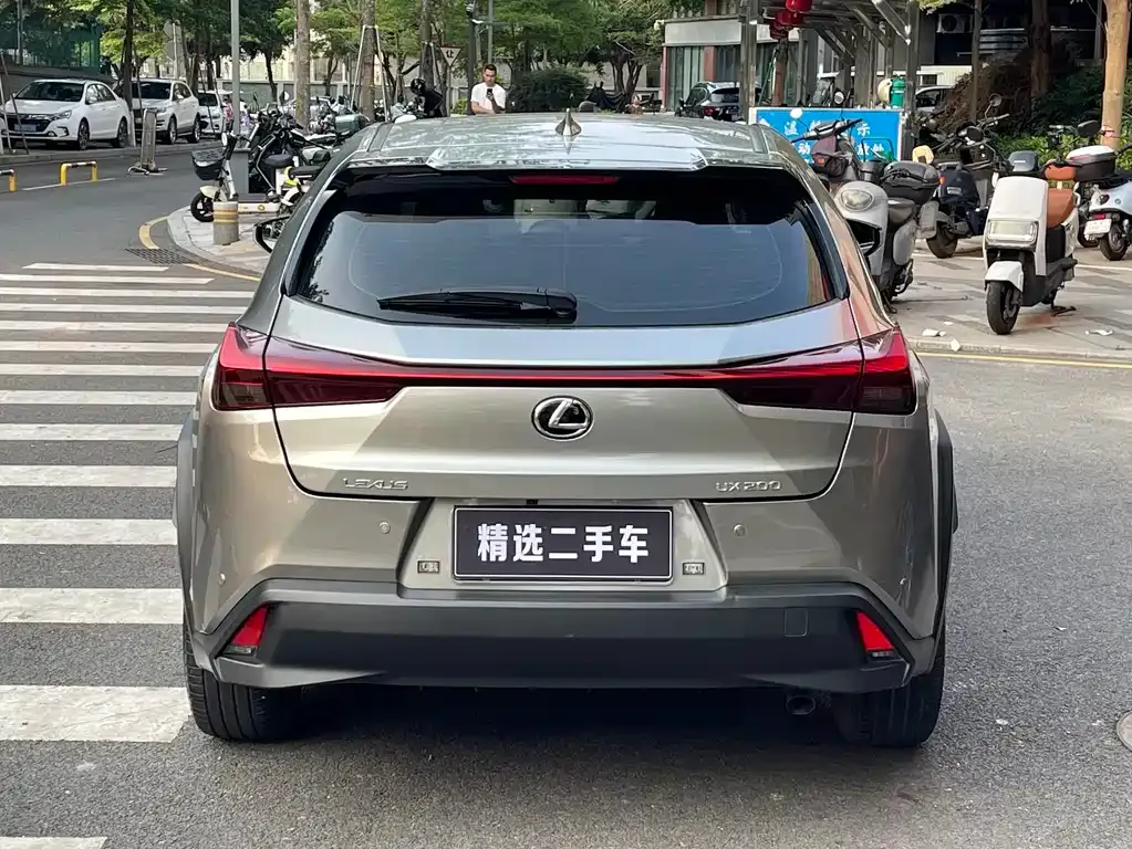 Lexus UX — фото 5