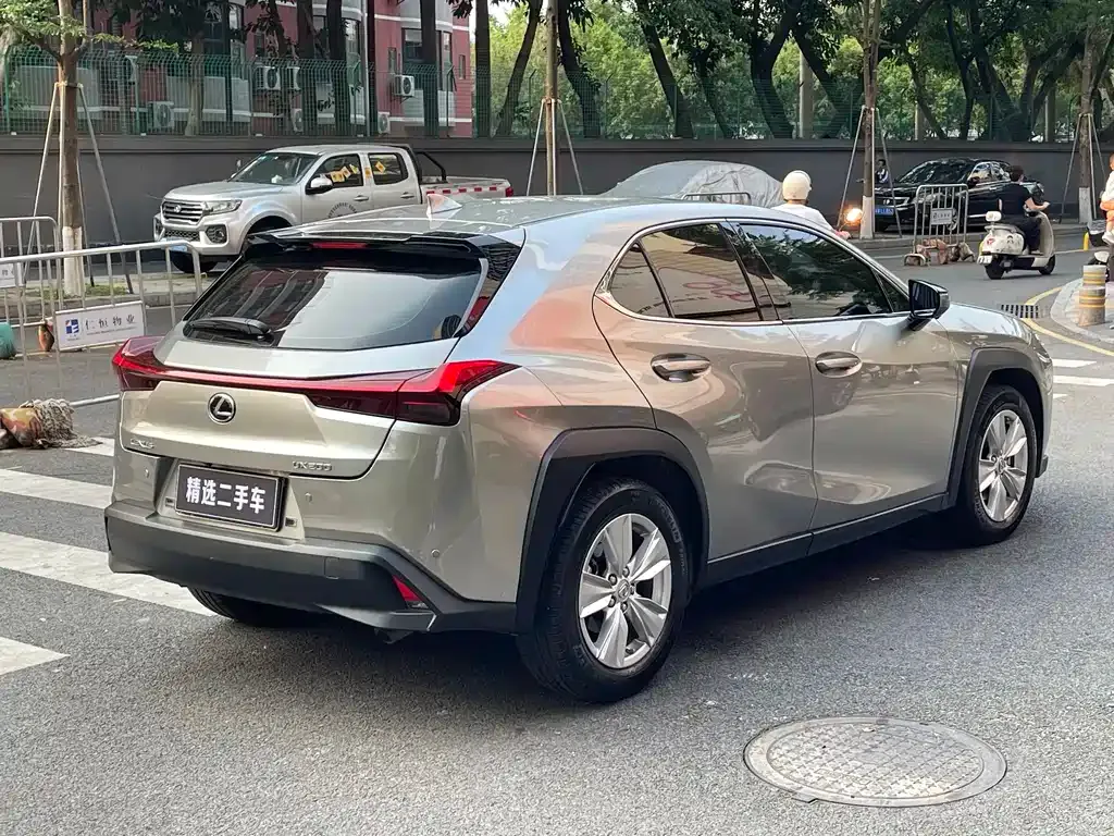 Lexus UX — фото 6