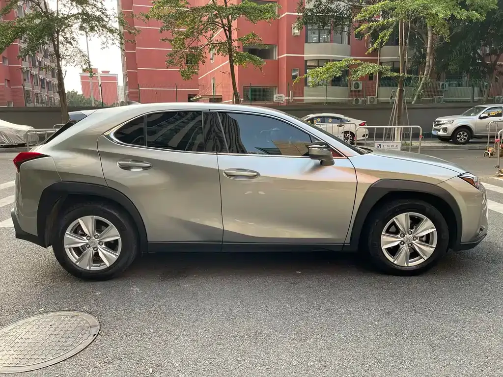 Lexus UX — фото 10