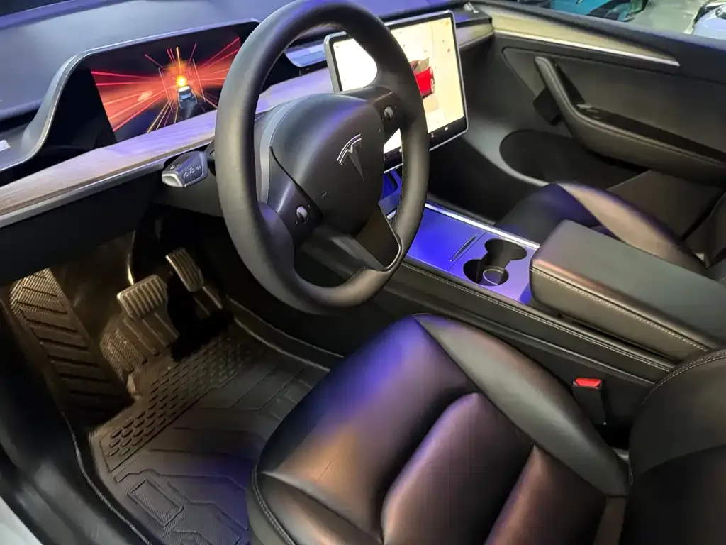Tesla Model Y — фото 4