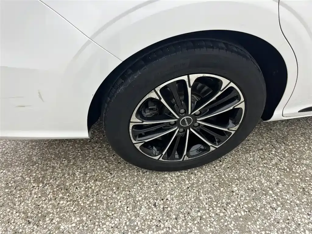 Roewe iMAX8 — фото 7