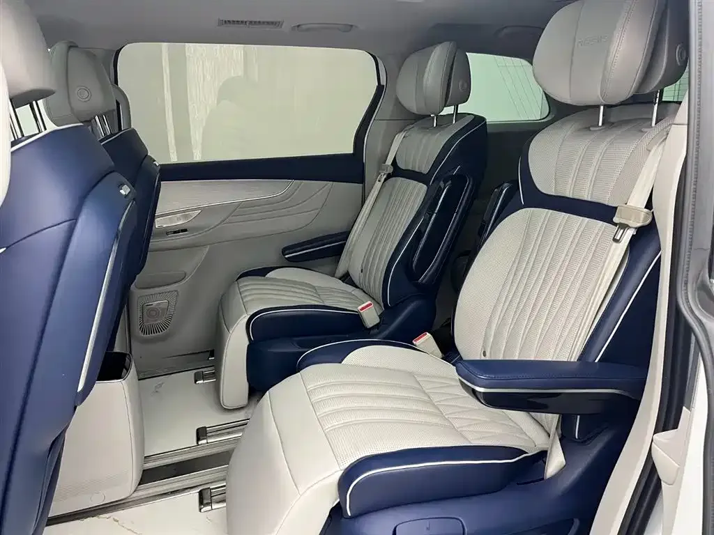 Roewe iMAX8 — фото 3