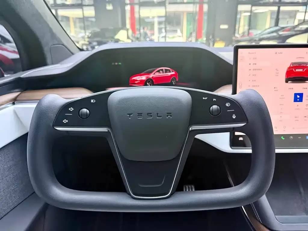Tesla Model X — фото 9