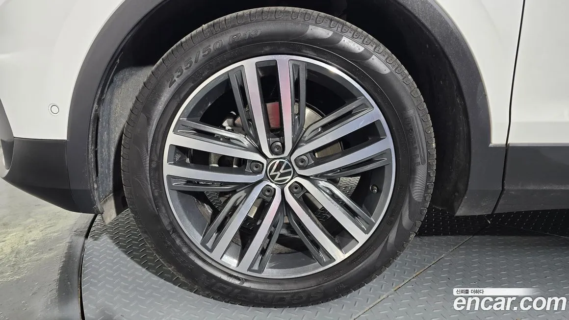 Volkswagen Tiguan — фото 8