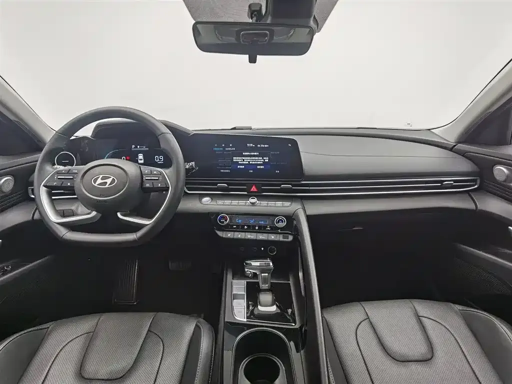 Hyundai Elantra — фото 6