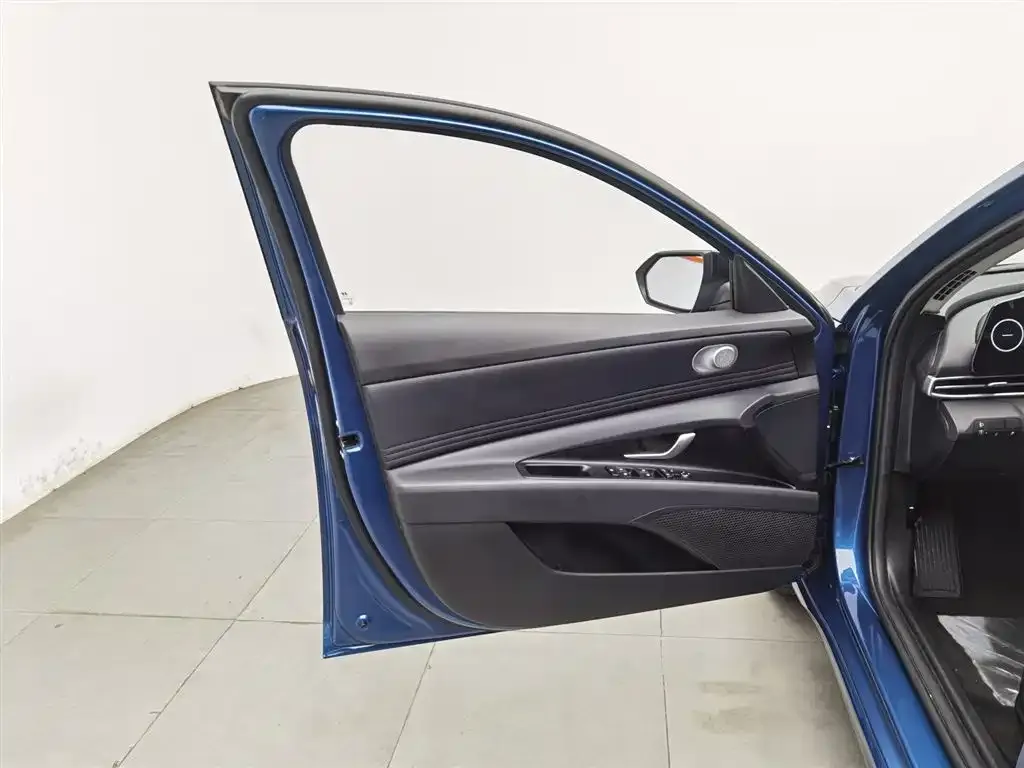 Hyundai Elantra — фото 7