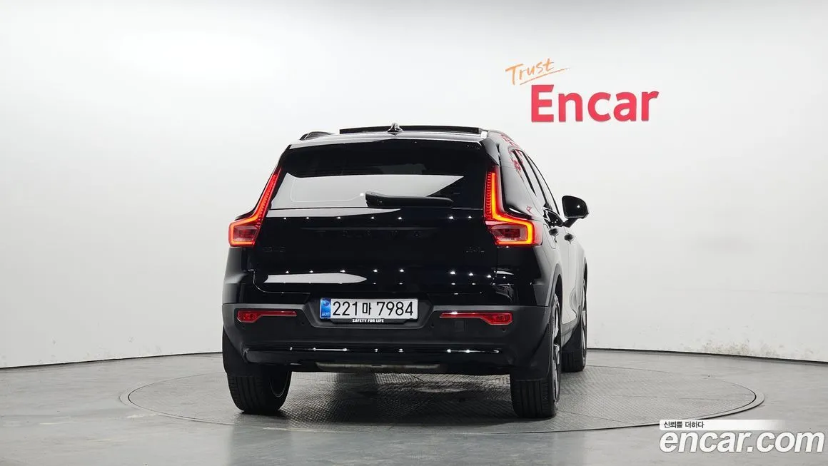 Volvo XC40 — фото 2