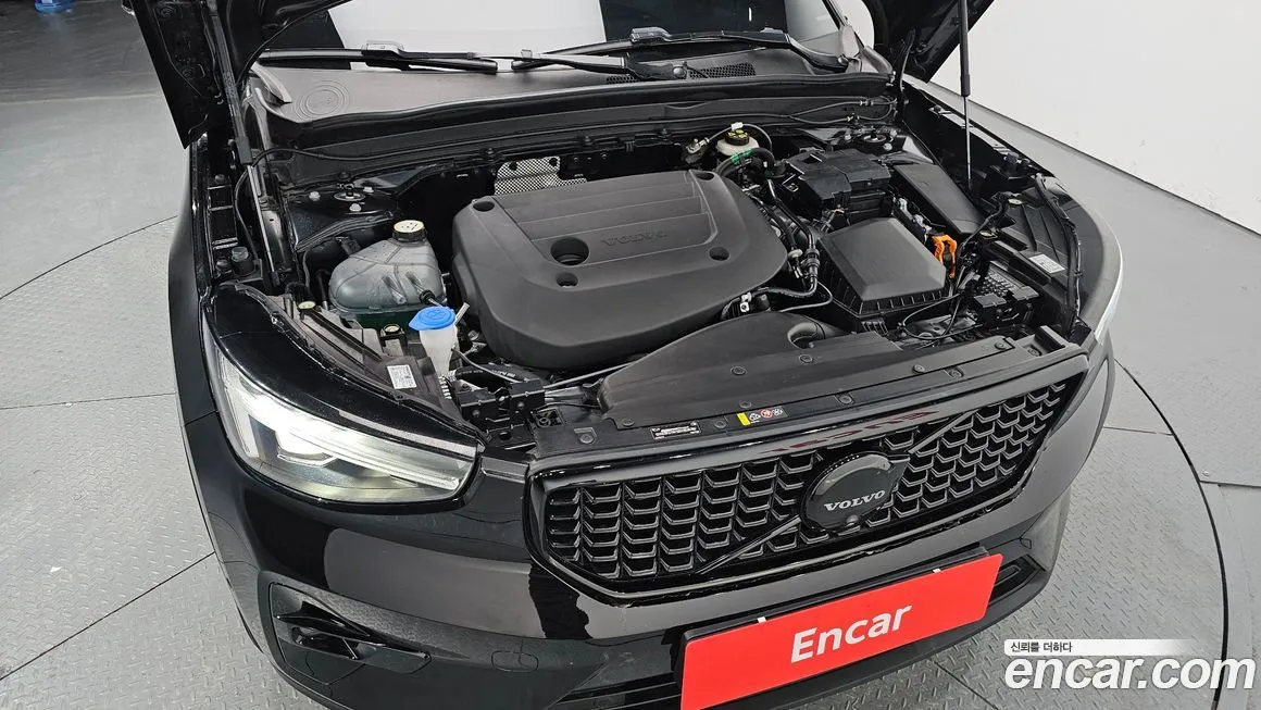 Volvo XC40 — фото 10