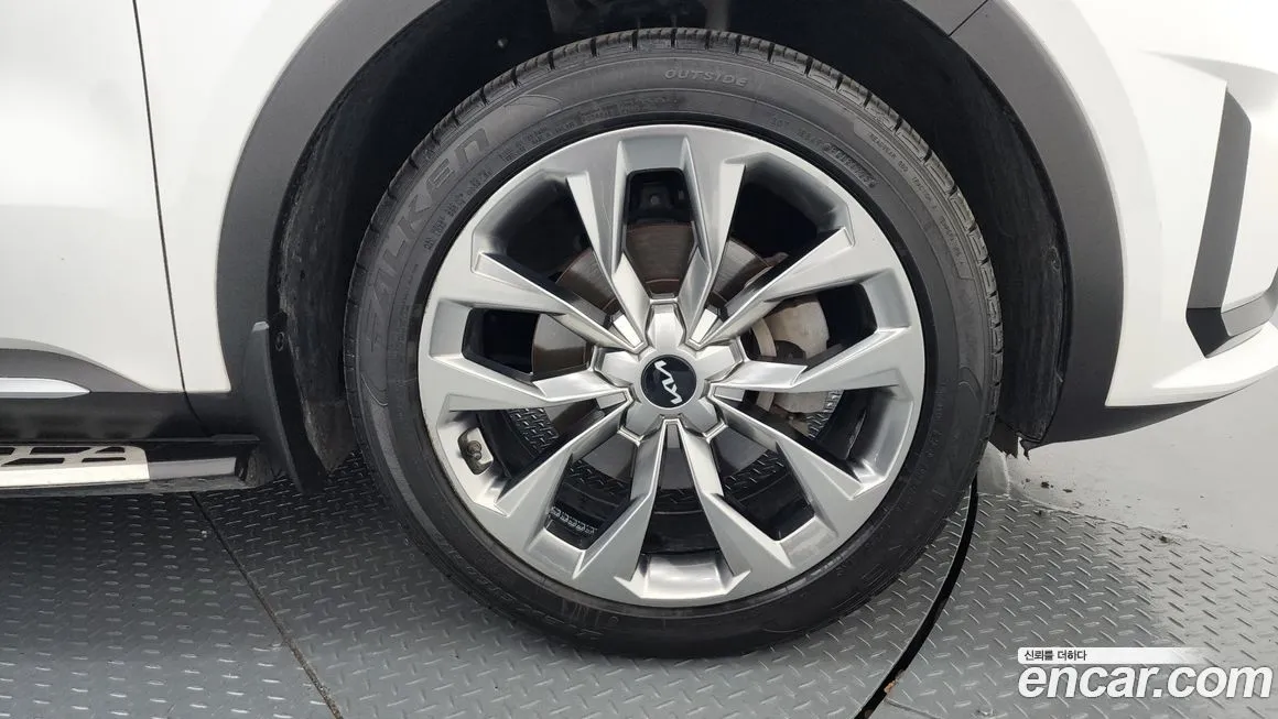 Kia Sorento — фото 8