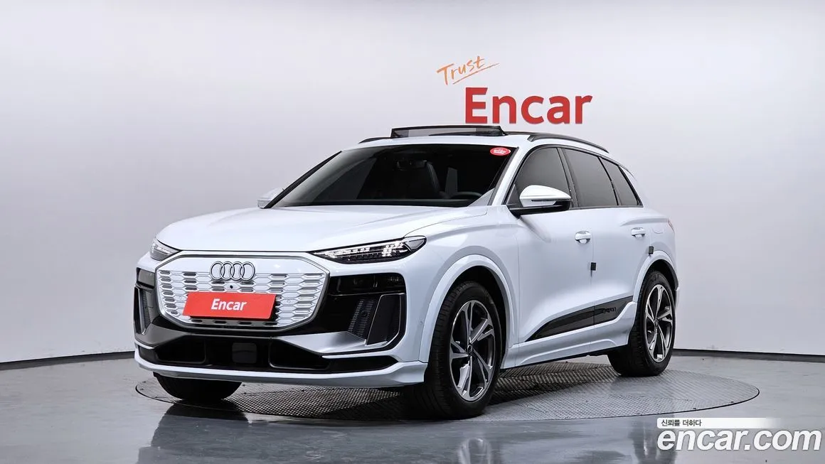 Audi Q6 e-tron — фото 1