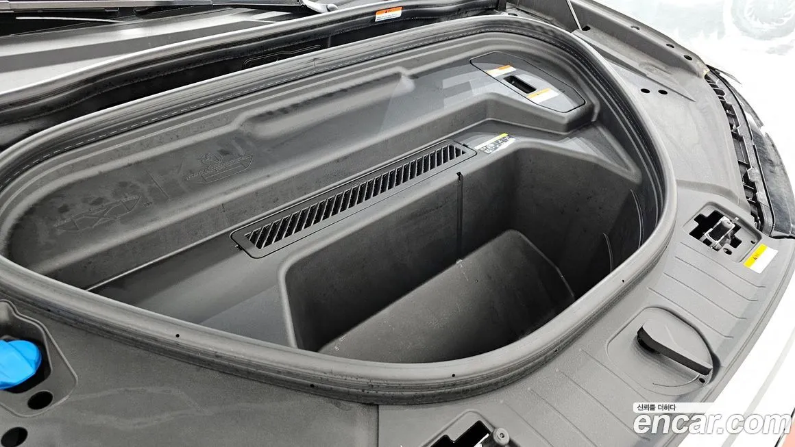 Audi Q6 e-tron — фото 10