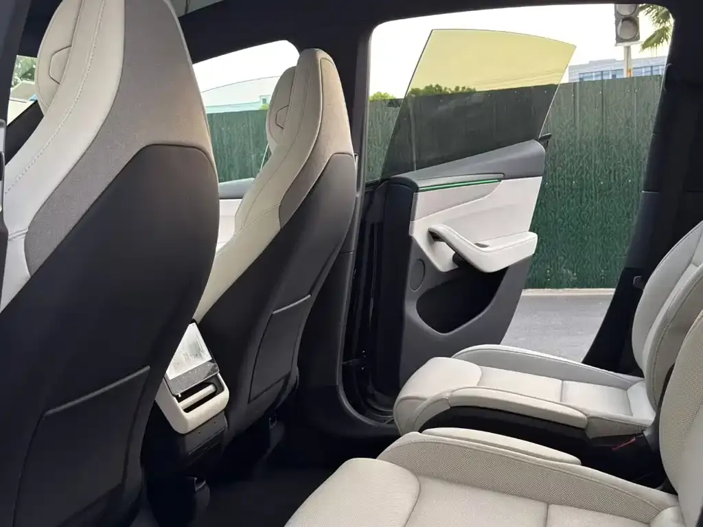 Tesla Model Y L — фото 2