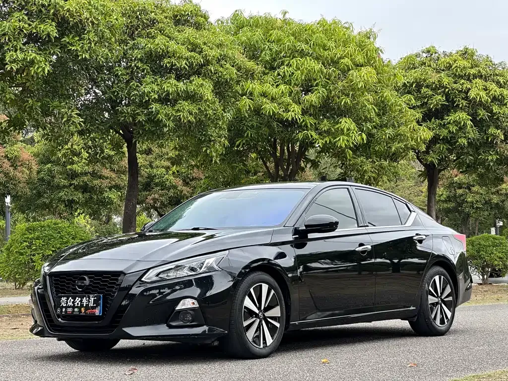 Nissan Teana — фото 1