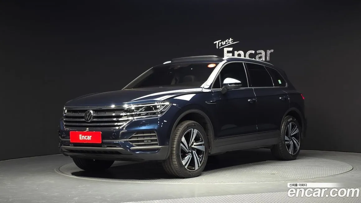 Volkswagen Touareg — фото 1
