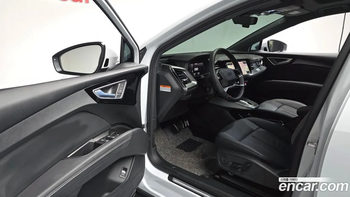 Audi Q4 e-tron — фото 10