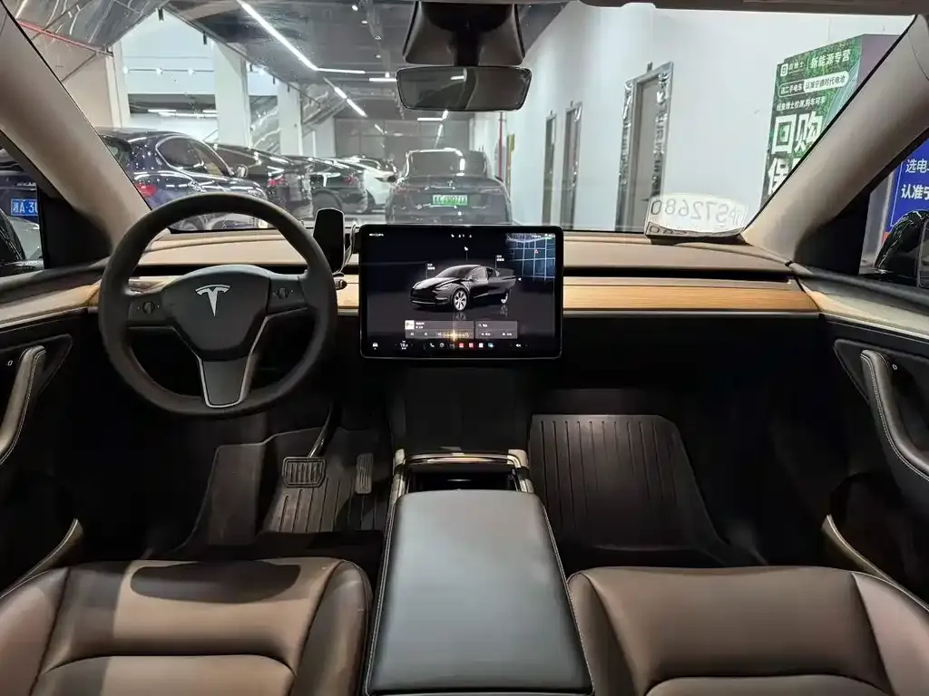 Tesla Model Y — фото 6