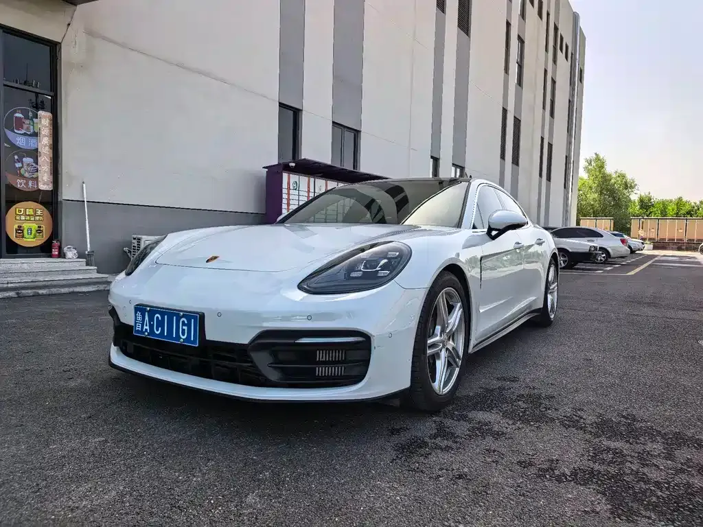 Porsche Panamera — фото 1