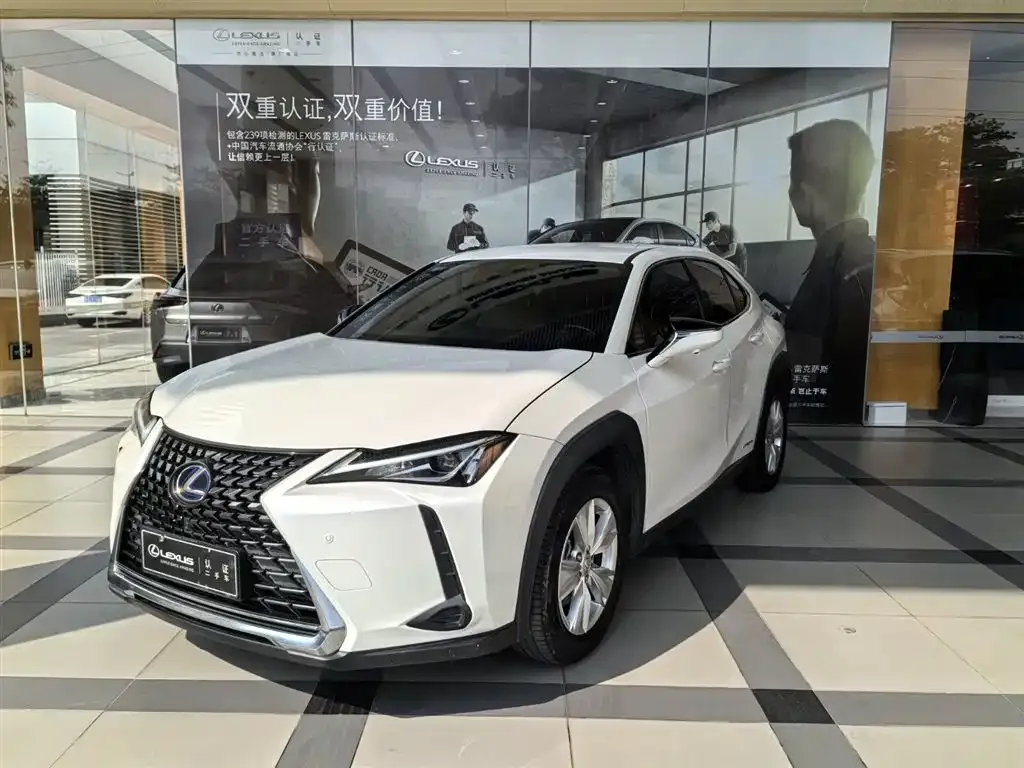 Lexus UX — фото 1