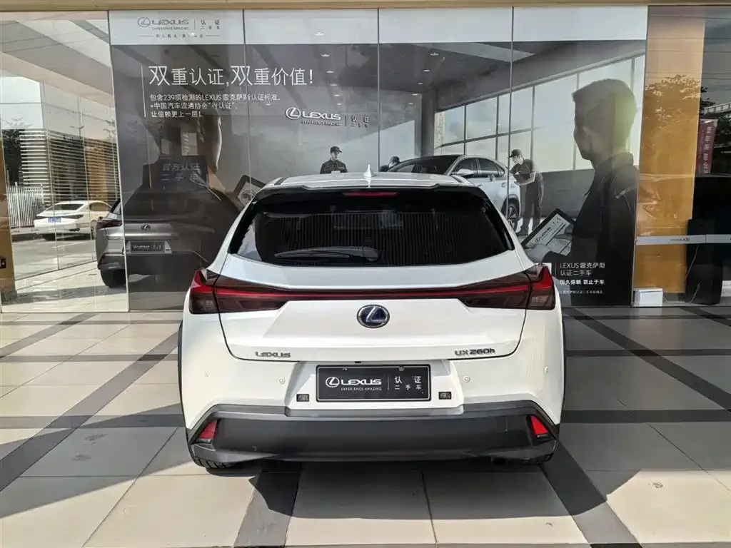 Lexus UX — фото 9