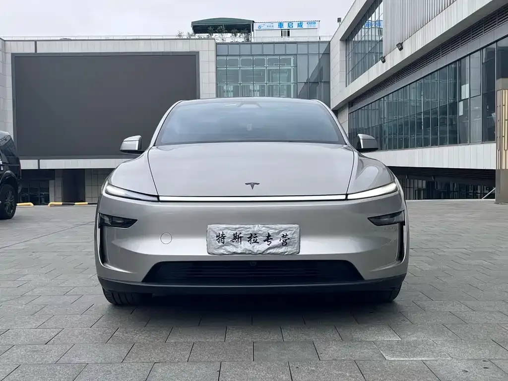 Tesla Model Y L — фото 6