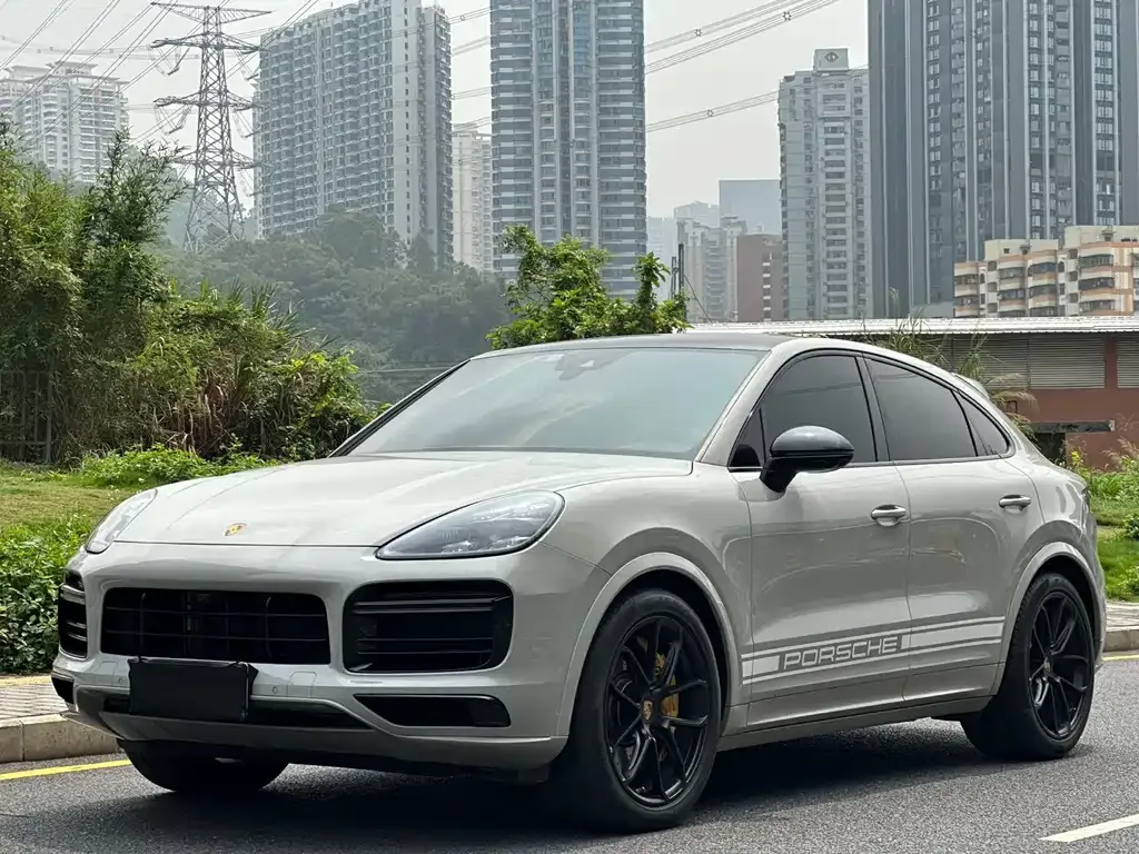 Porsche Cayenne — фото 1