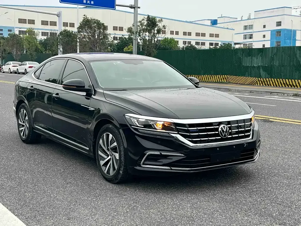 Volkswagen Passat New Energy — фото 8