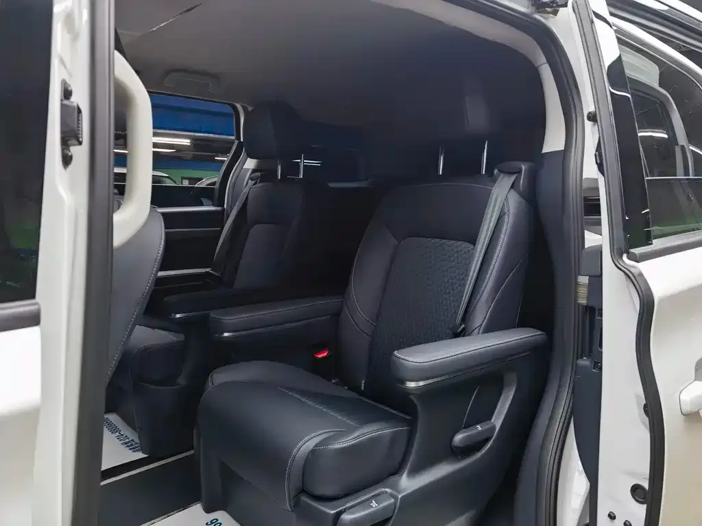 GAC Motor Trumpchi M8 — фото 10