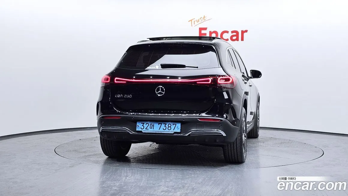 Mercedes-Benz EQA — фото 2