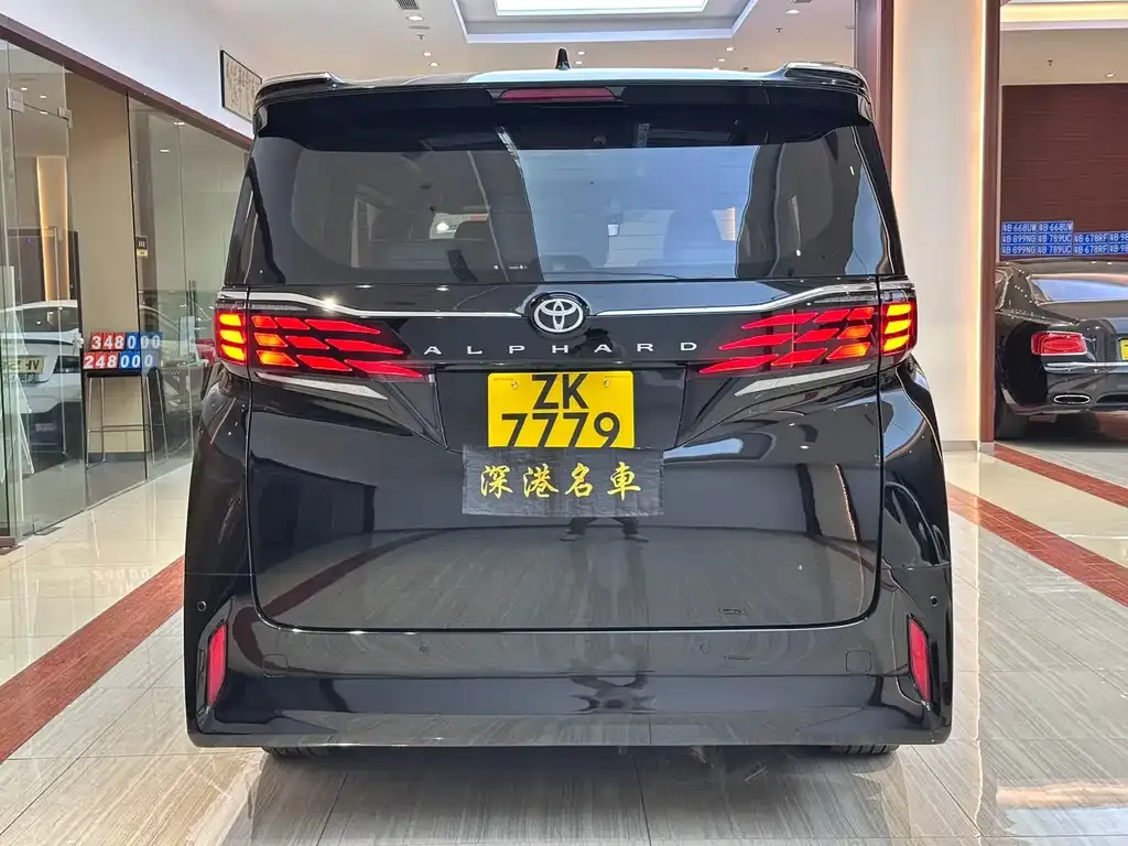 Toyota Alphard — фото 3