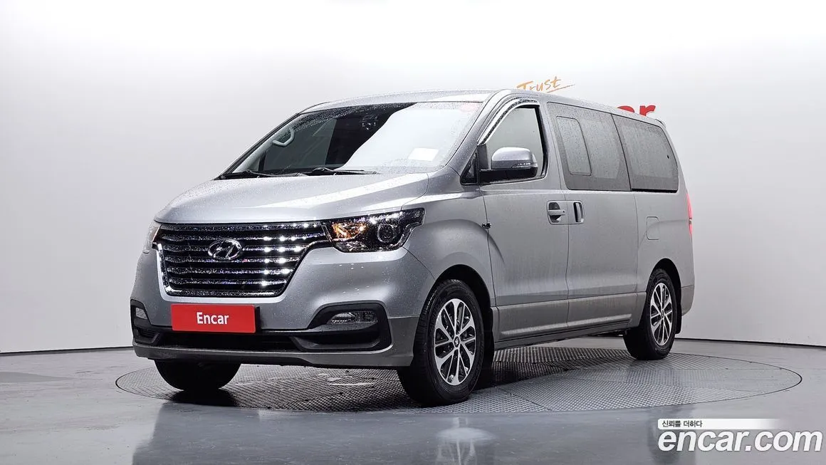 Hyundai Starex — фото 1