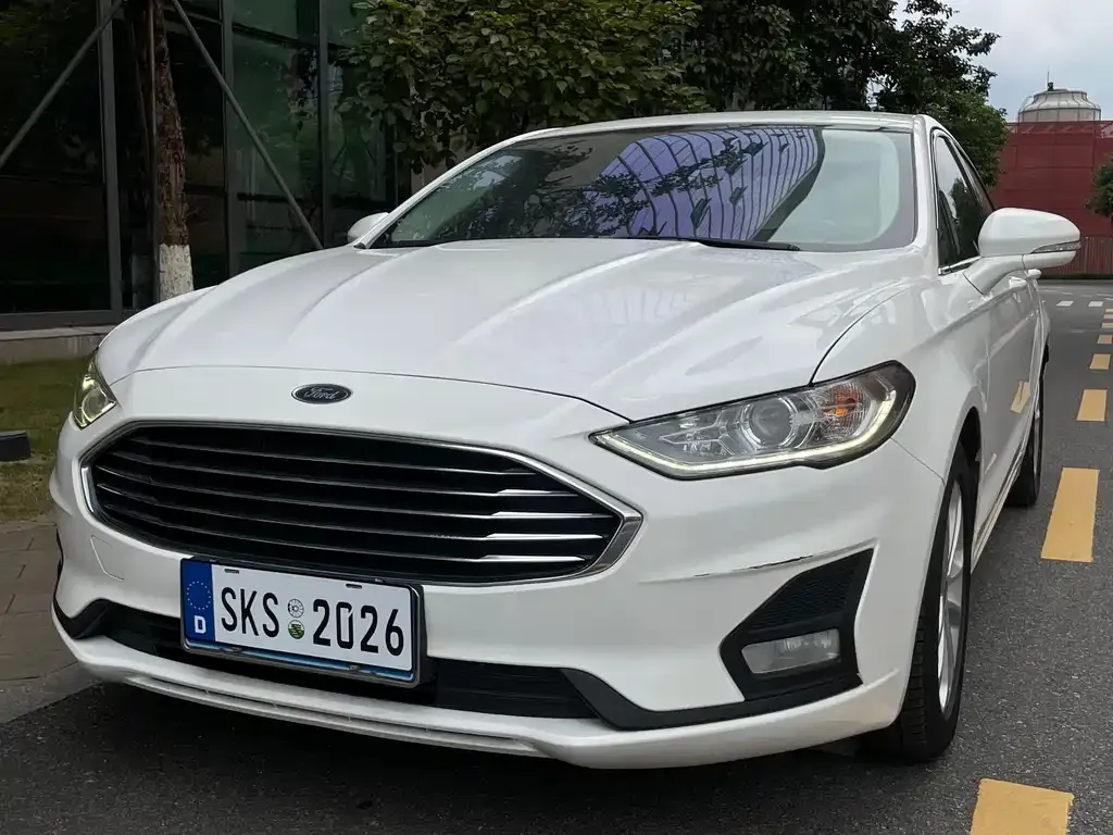 Ford Mondeo — фото 1