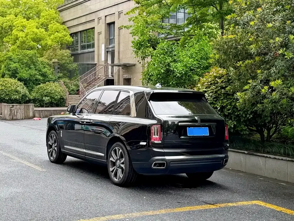 Rolls-Royce Cullinan — фото 10