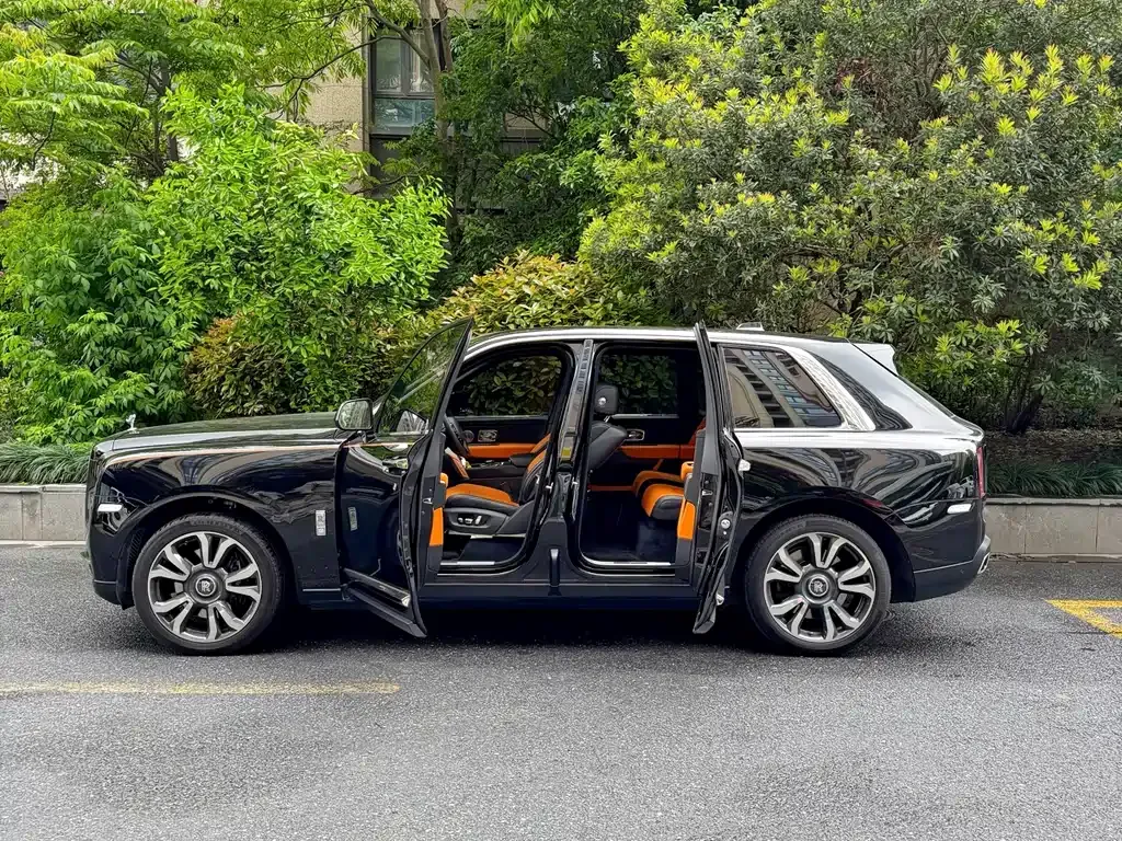 Rolls-Royce Cullinan — фото 9