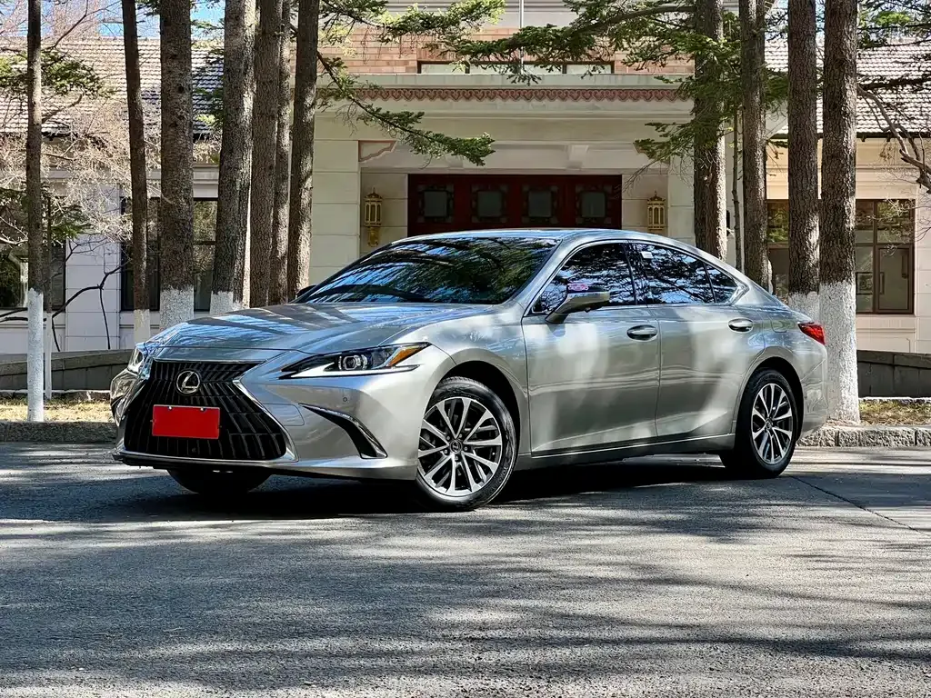 Lexus ES — фото 1
