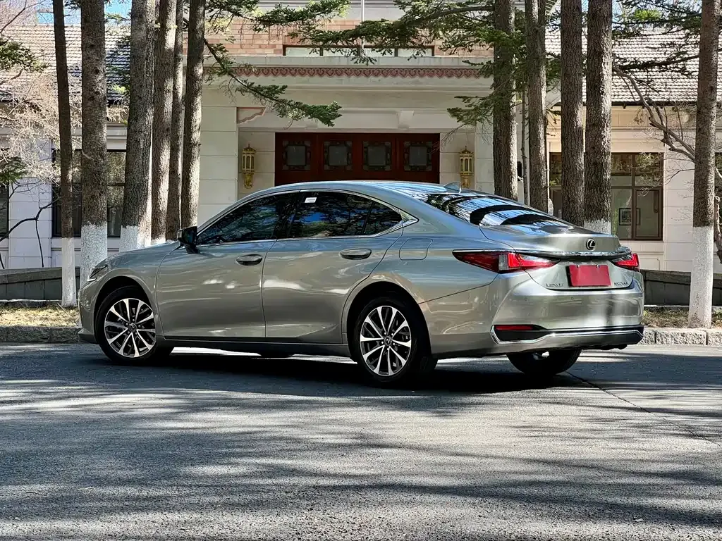 Lexus ES — фото 10