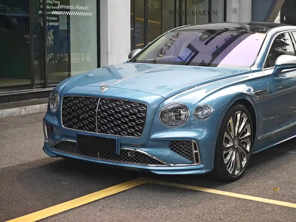 Bentley Flying Spur PHEV — фото 1