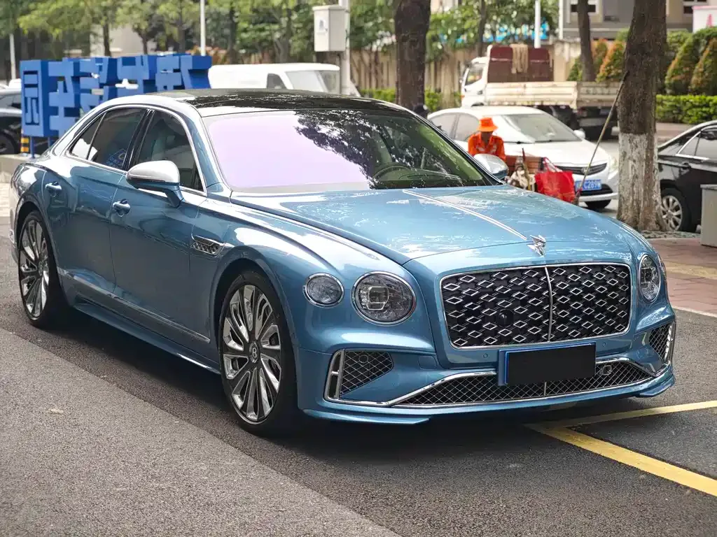 Bentley Flying Spur PHEV — фото 10